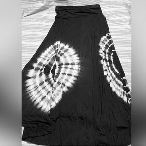 Roz & Ali black, white, and gray tie dye maxi skirt.